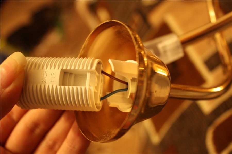 Как правильно разобрать лампочку: инструкция по разбору различных типов ламп. несколько советов как выкрутить цоколь лампочки из патрона как снять цоколь с лампы накаливания