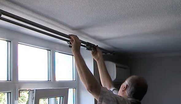 Как повесить потолочный карниз: как крепить к потолку, как прикрепить к стене, как прикрутить, закрепить, крепление шины для штор