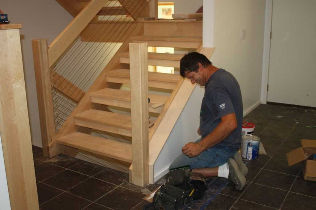 Лестница своими руками: деревянные и другие изделия, элементы конструкции, инструкция, видео и фото