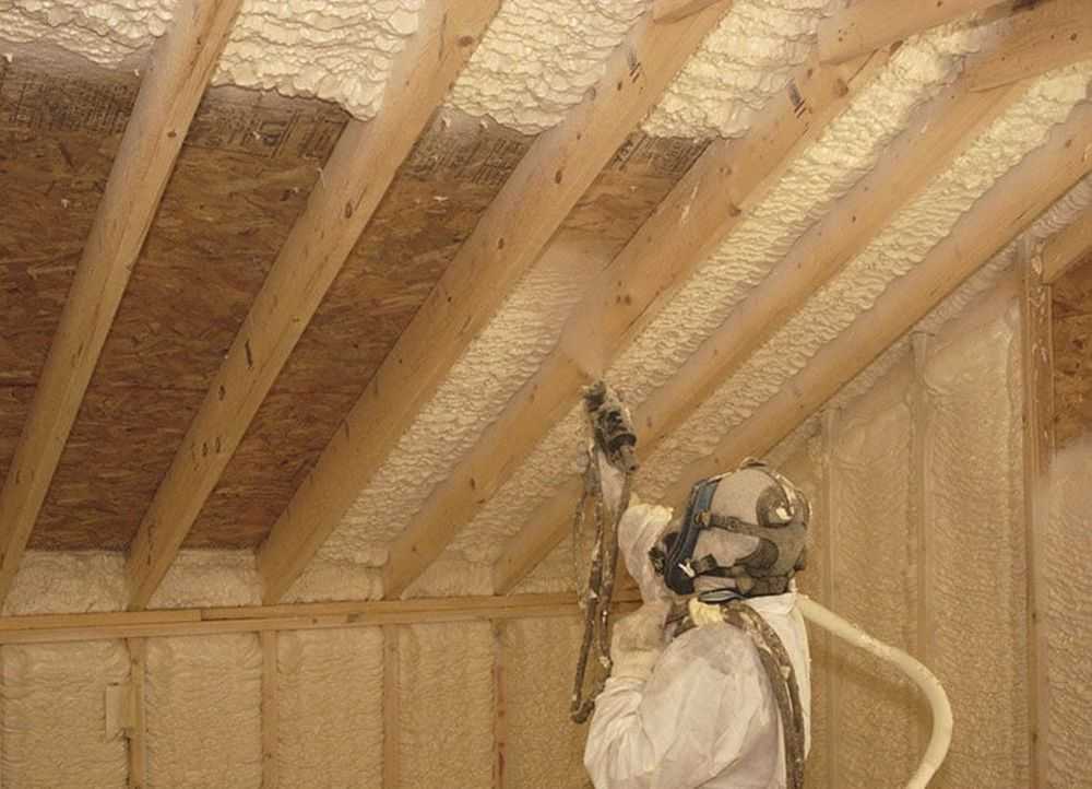 Утепление пеной: варианты на воздушной прослойке для стен дома, монтажная технология работ между кладкой крыши полиуретановой продукцией, отзывы