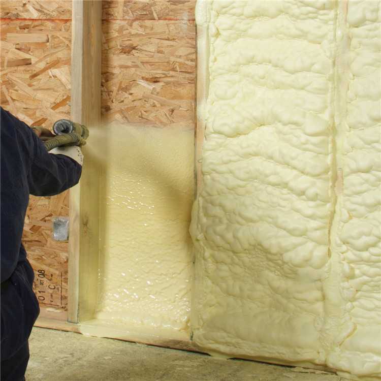 Воздушный зазор в стене должен служить дополнительной теплоизоляцией По факту, через некоторое время он становится источником холода в доме Решением проблемы может стать утепление стен в этой воздушной прослойке полиуретановой пеной