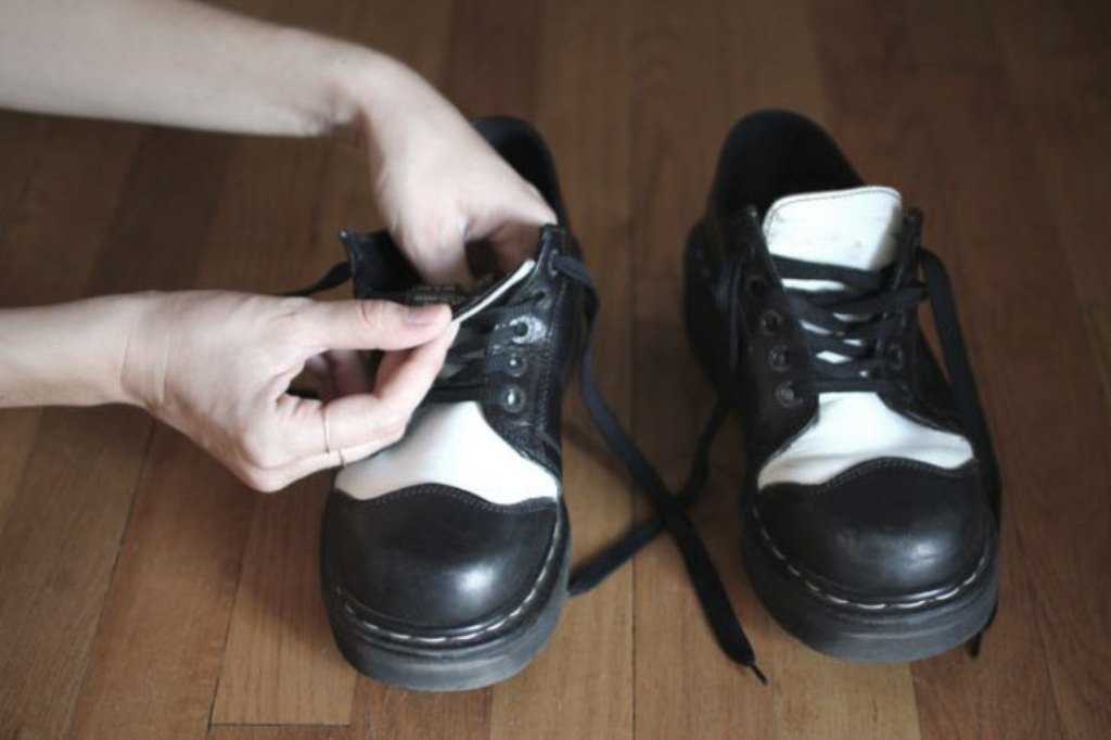 Лайфхаки как разносить обувь, которая жмет в домашних условиях