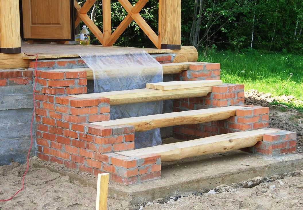 Как пристроить крыльцо к деревянному дому - всё о лестницах