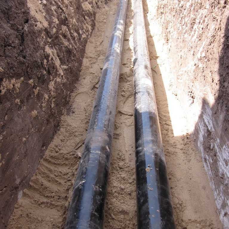 Существуют определенные нормы и правила, регламентирующие как провести канализацию и водопровод под фундаментом дома