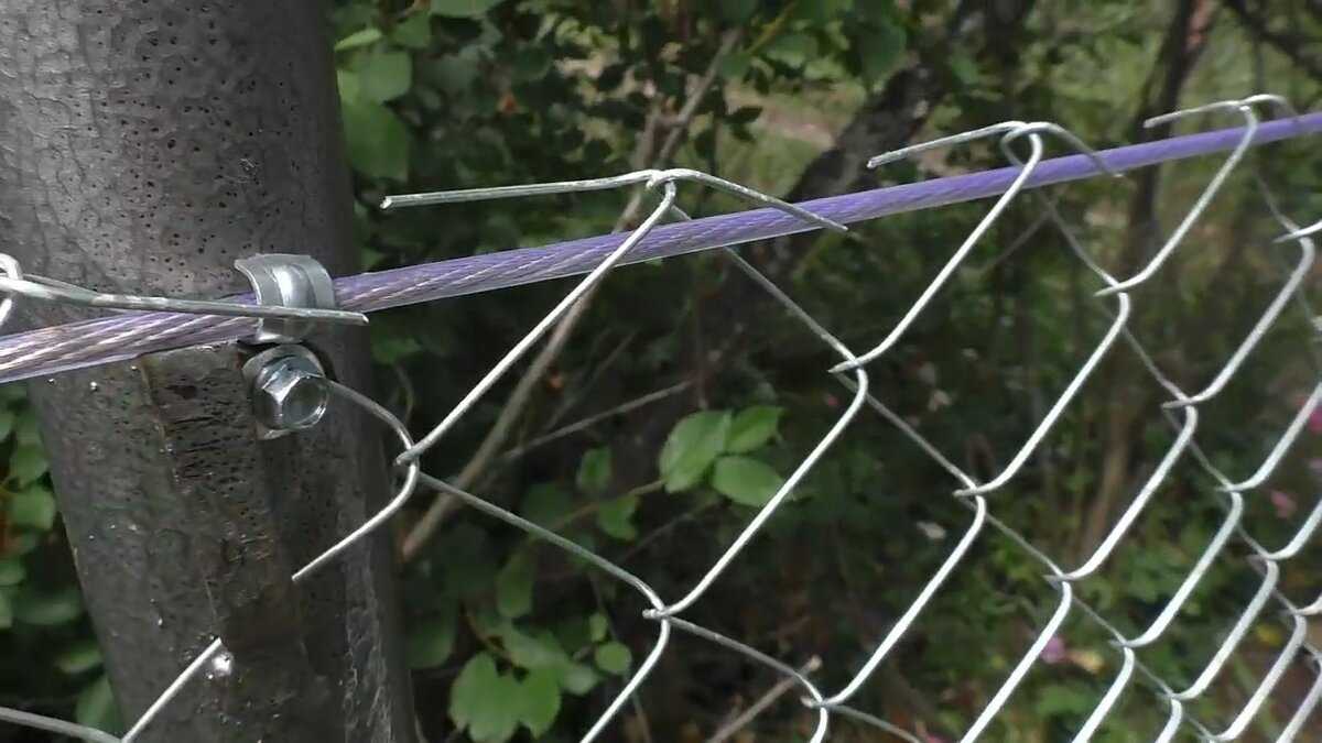 Как поставить забор из сетки рабицы своими руками – пошаговая инструкция