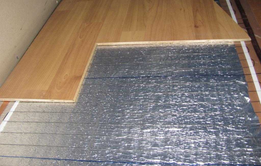 Инфракрасный теплый пол под линолеум своими руками: поэтапный монтаж, как стелить на бетонный пол, укладка линолеума