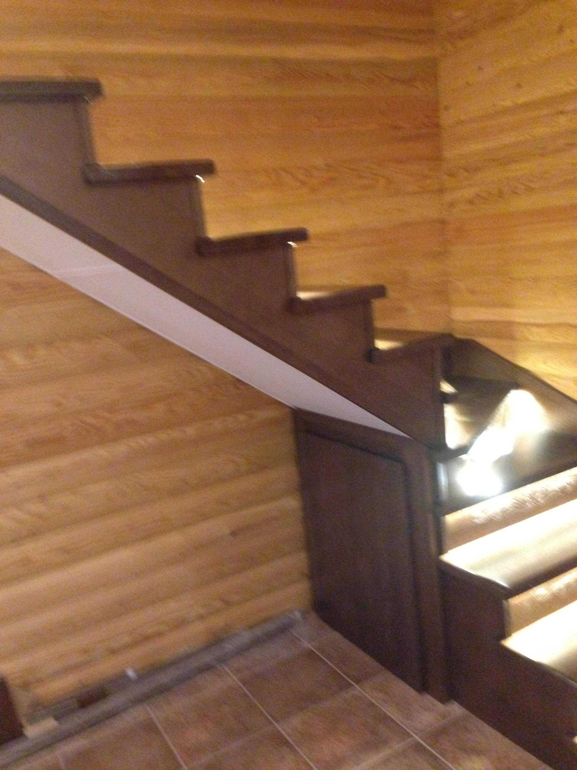 Бордюр для лестницы в доме