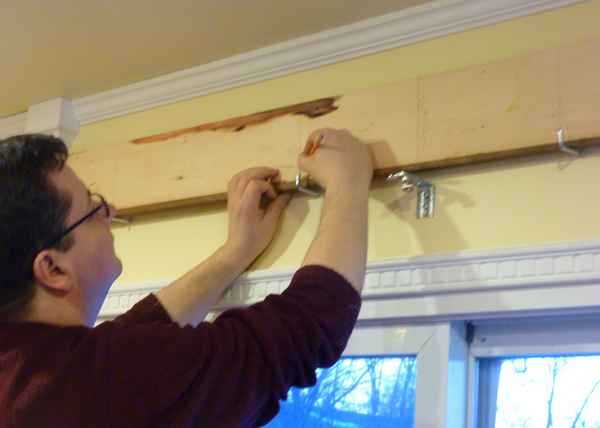 Как повесить карниз для штор на стену: виды гардин и способы установки