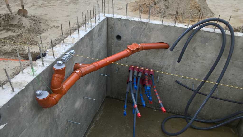 Как проложить трубу под фундамент для канализации и водопровода - клуб мастеров