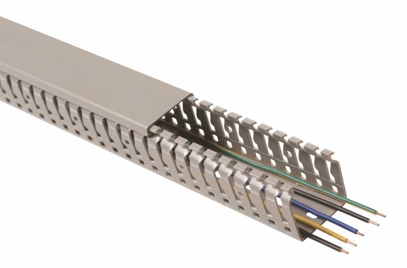 Прокладка силовых и слаботочных кабелей в лотках, нормы и требования к размещению проводов
