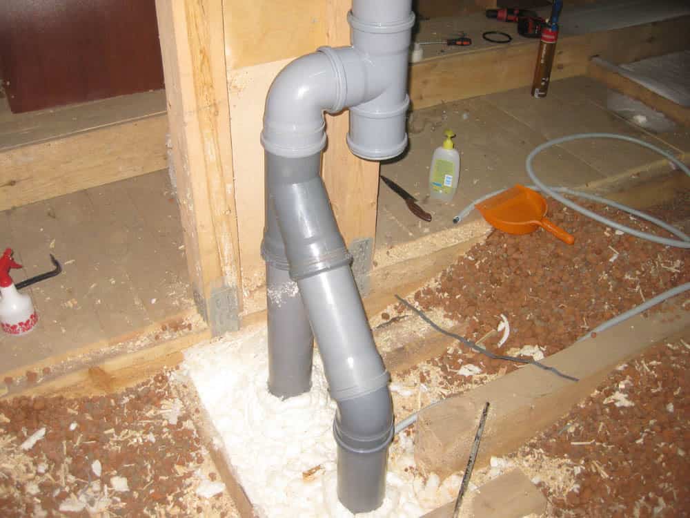 Как сделать вентиляцию из канализационных труб в частном доме своими руками Какие выбрать трубы – пластиковые или металлические, рассмотрим все плюсы и минусы воздуховода из пластика, какие бывают конструкции вентиляции